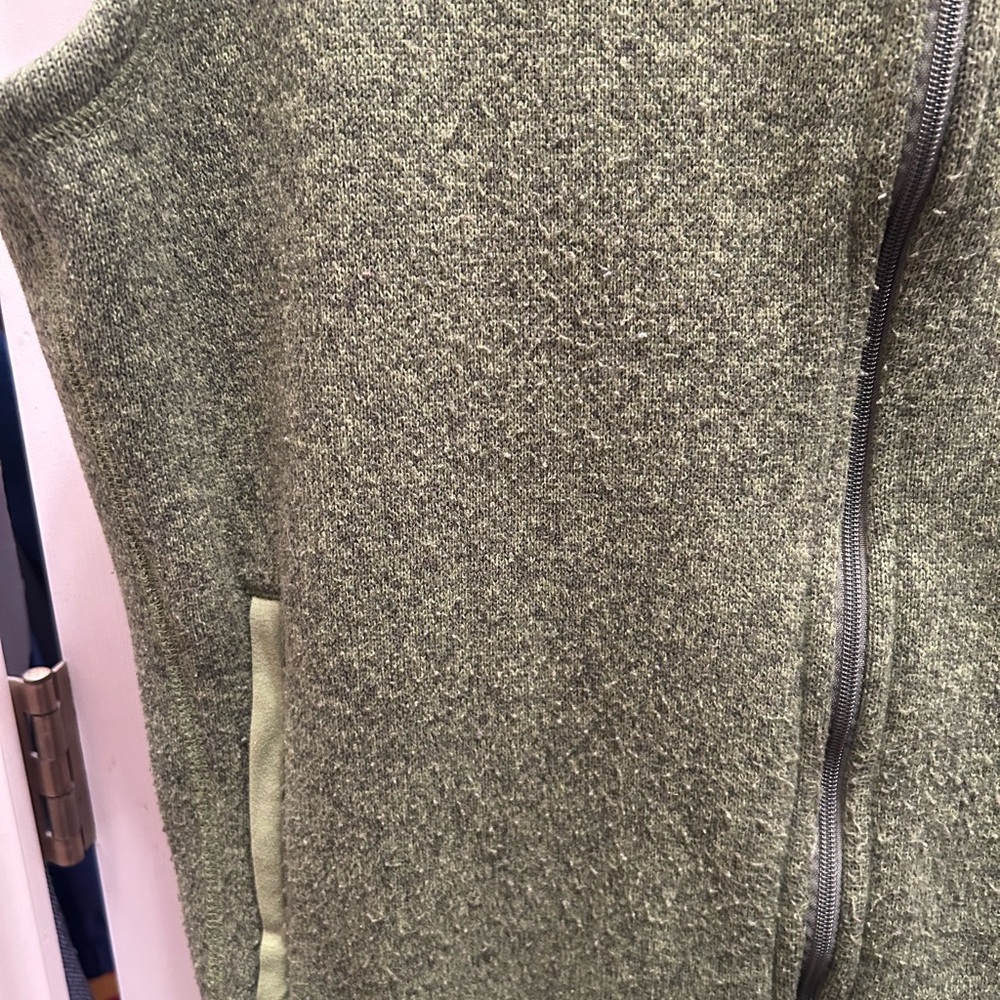 Patagonia Better Sweater Vest with Pockets in Ellwood Green. Size XL - Picture 4 of 6
